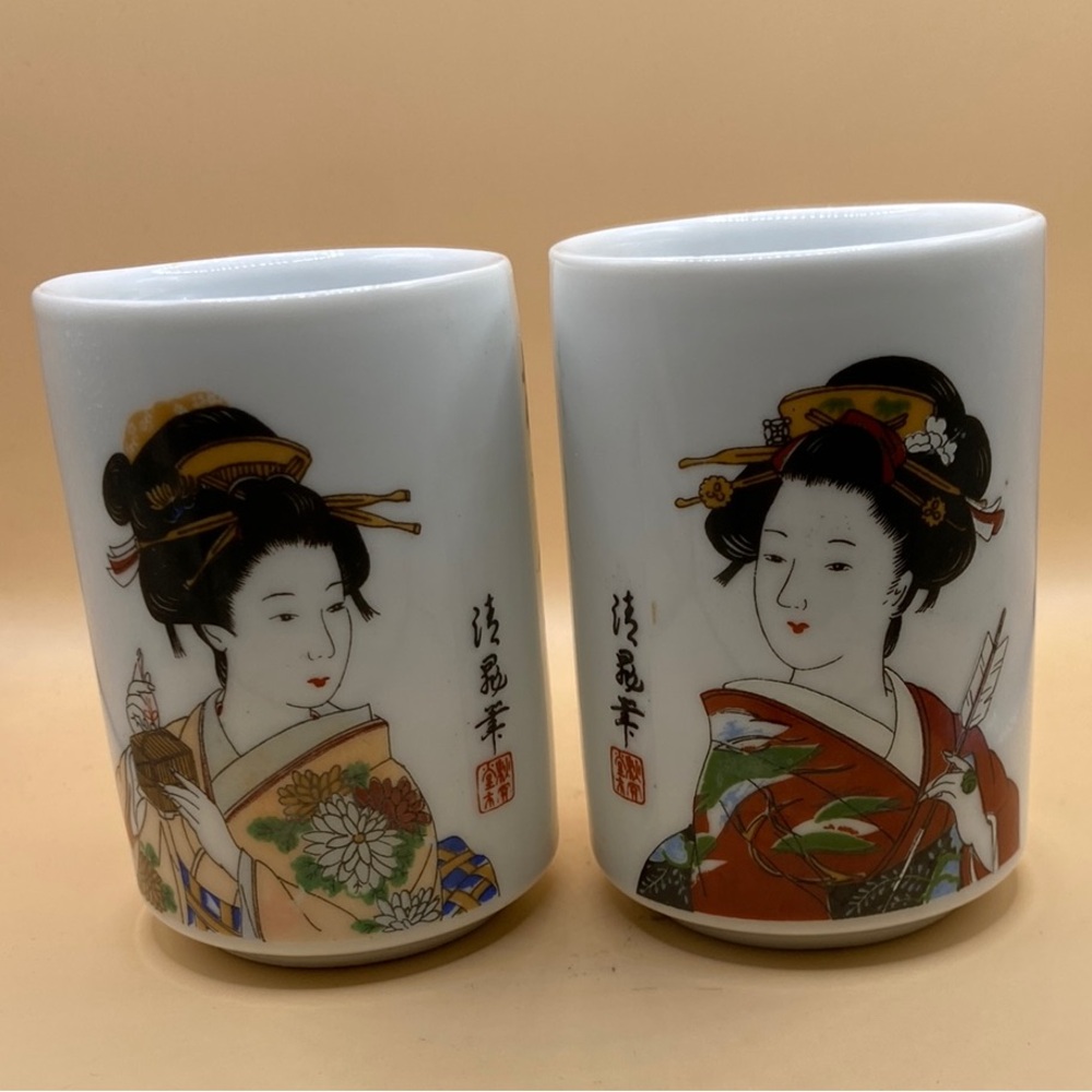 Vintage Traditional Japanese Porcelain Tea Cups Set Of 2